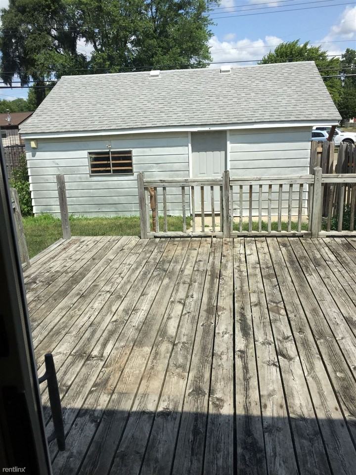 21721 Hillside Dr - Photo 3 of 30