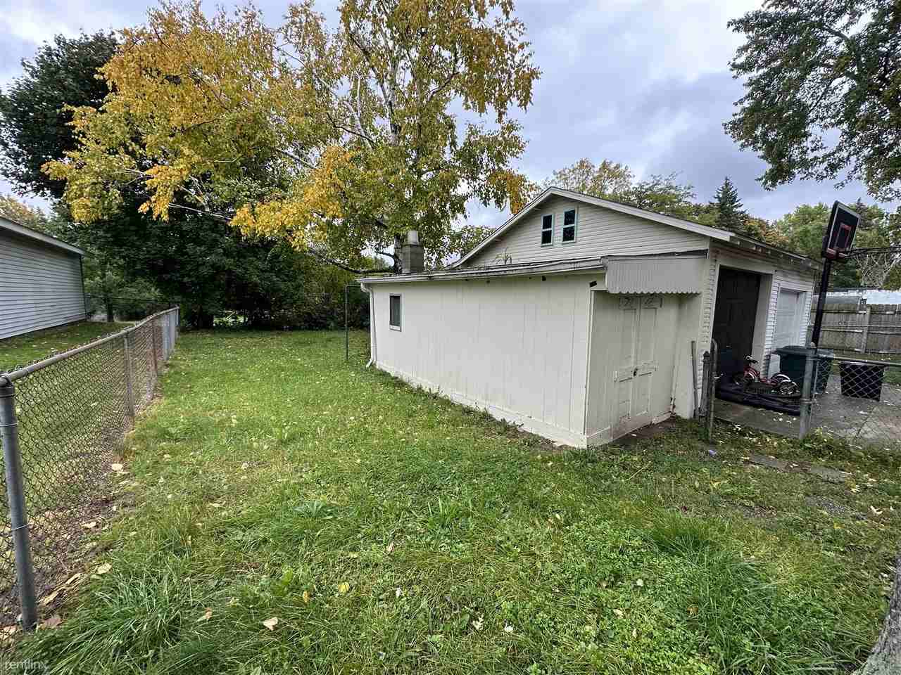 403 Bates St - Photo 3 of 20