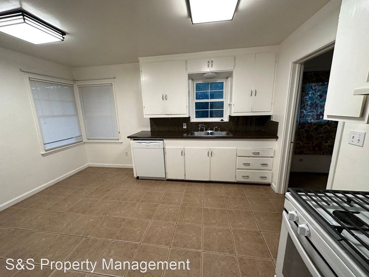 1819 Alabama Ave - Photo 3 of 9