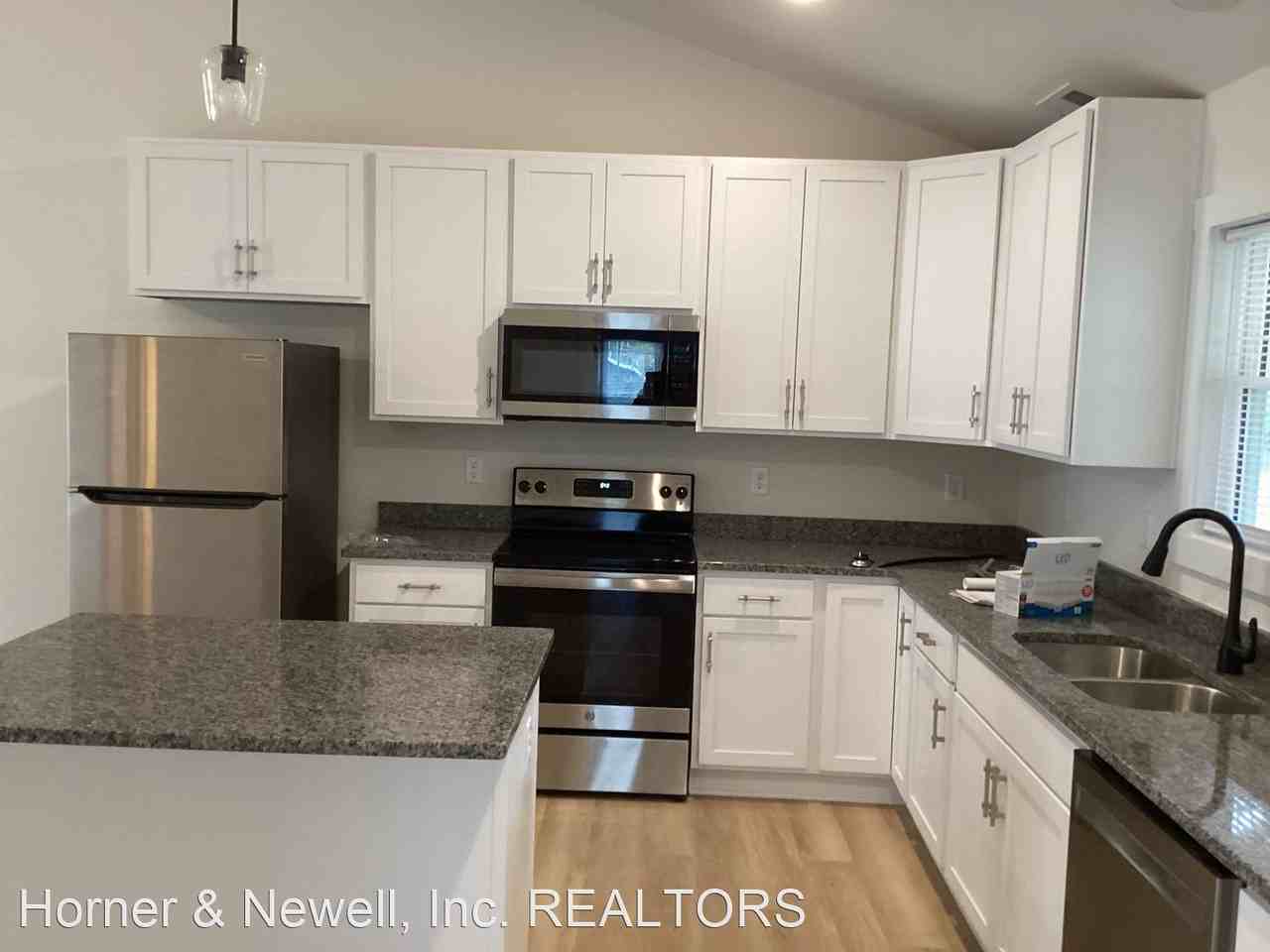 701 3rd St - Photo 3 of 10