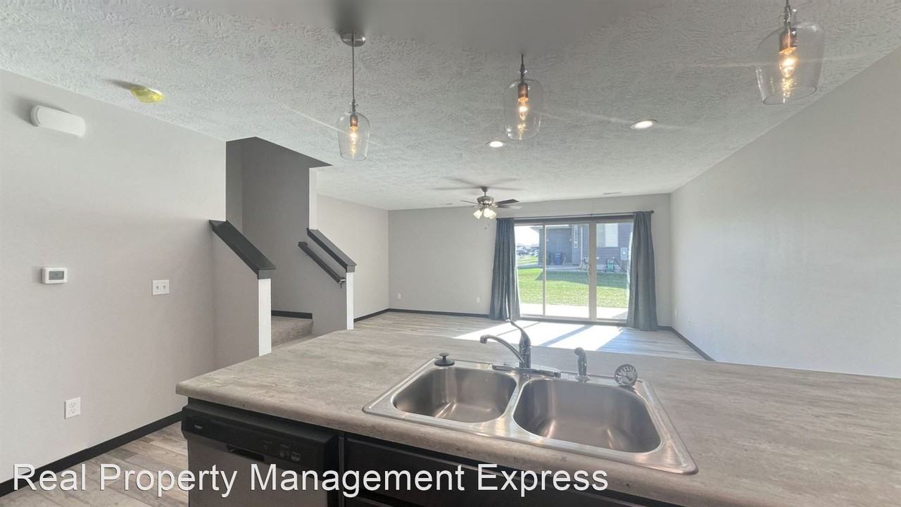 9719 W Broek Dr - Photo 3 of 15