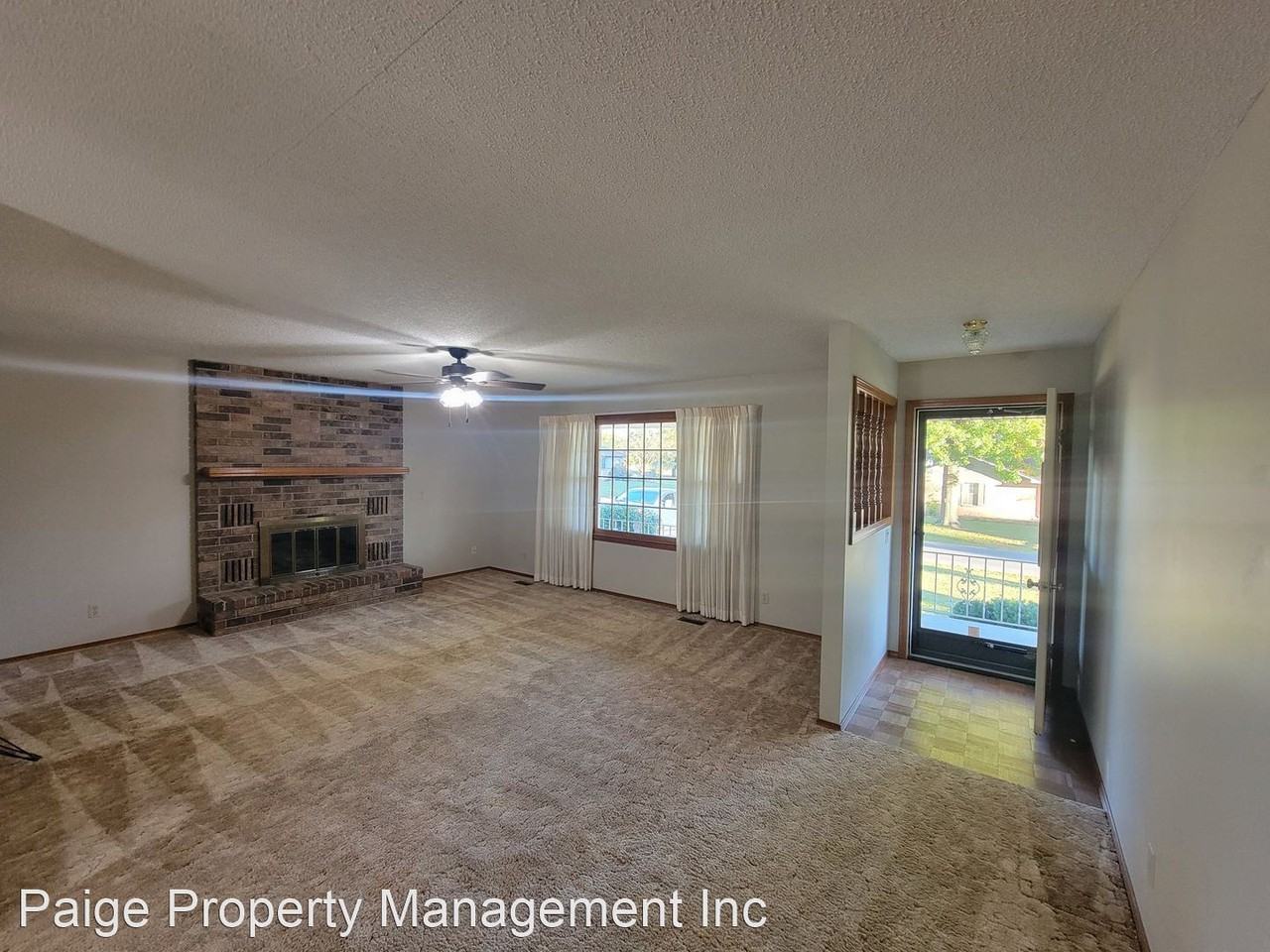 410 Spring Park Dr - Photo 2 of 15