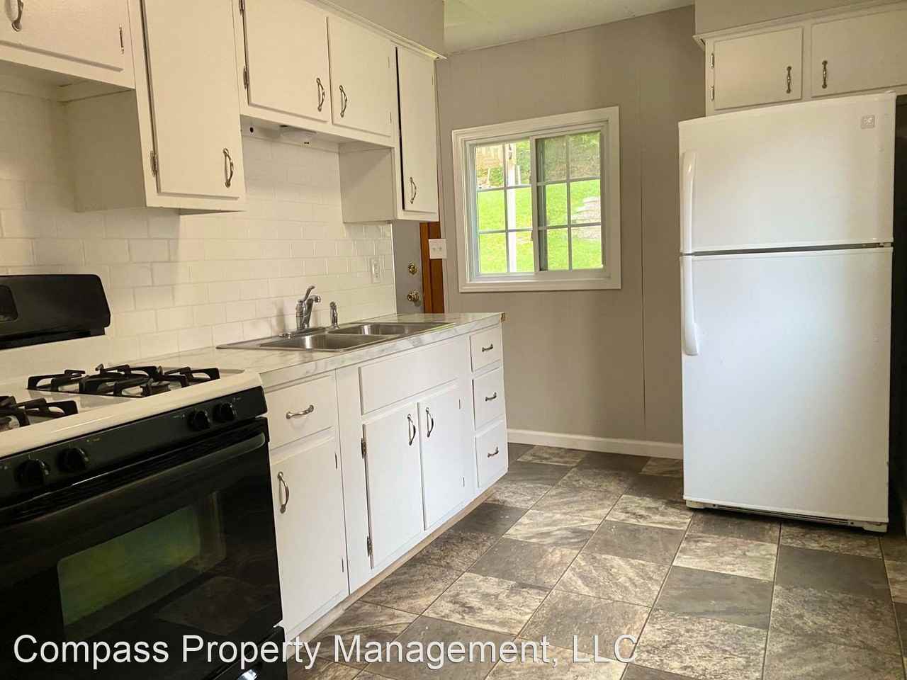 581 Valley Ave Nw - Photo 3 of 7