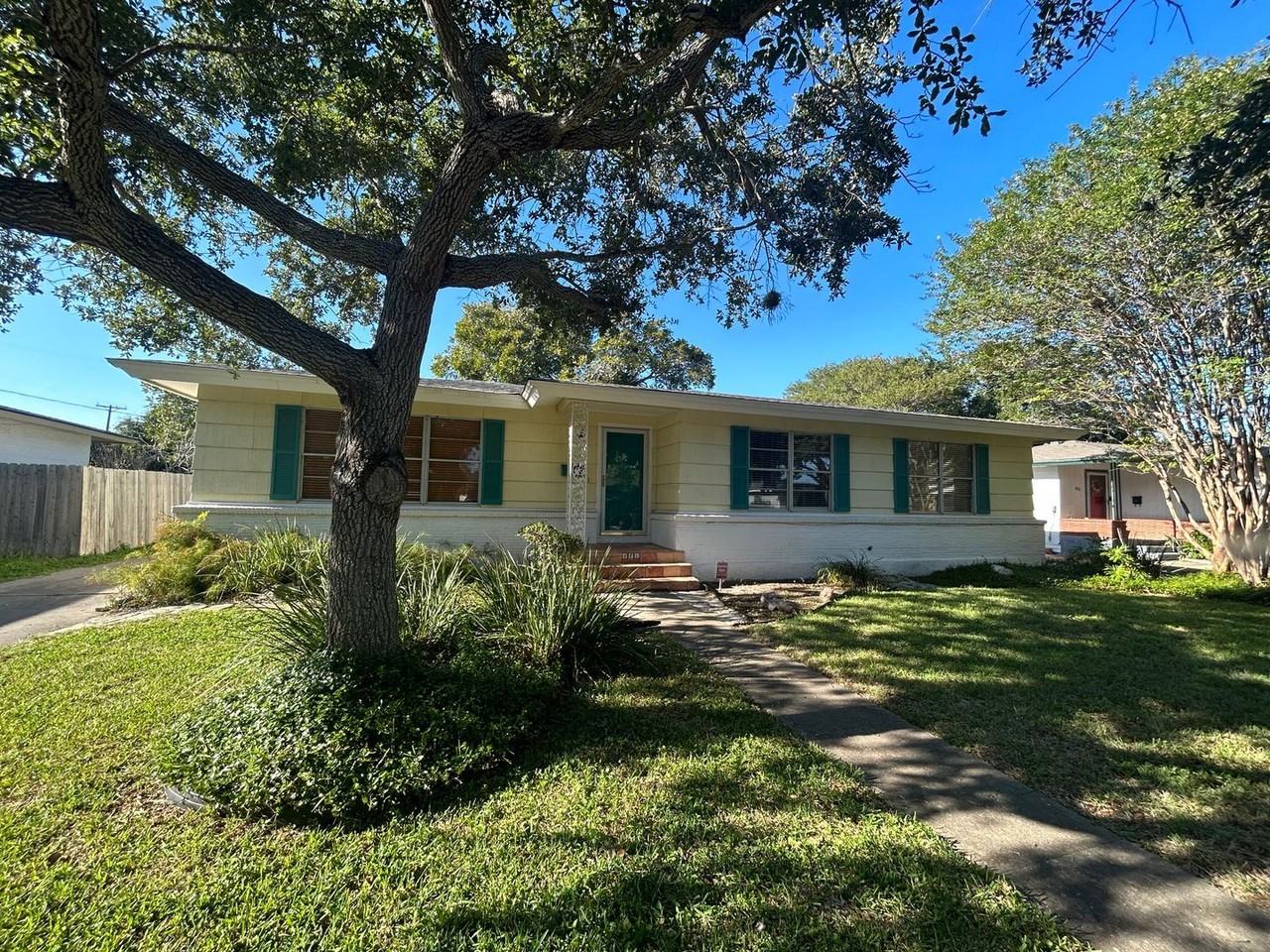 626 Bermuda Pl - Photo 2 of 25