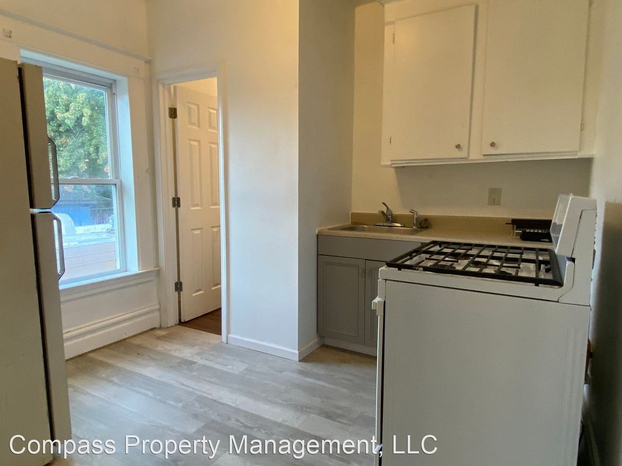 1587 Plainfield Ave Ne - Photo 2 of 5