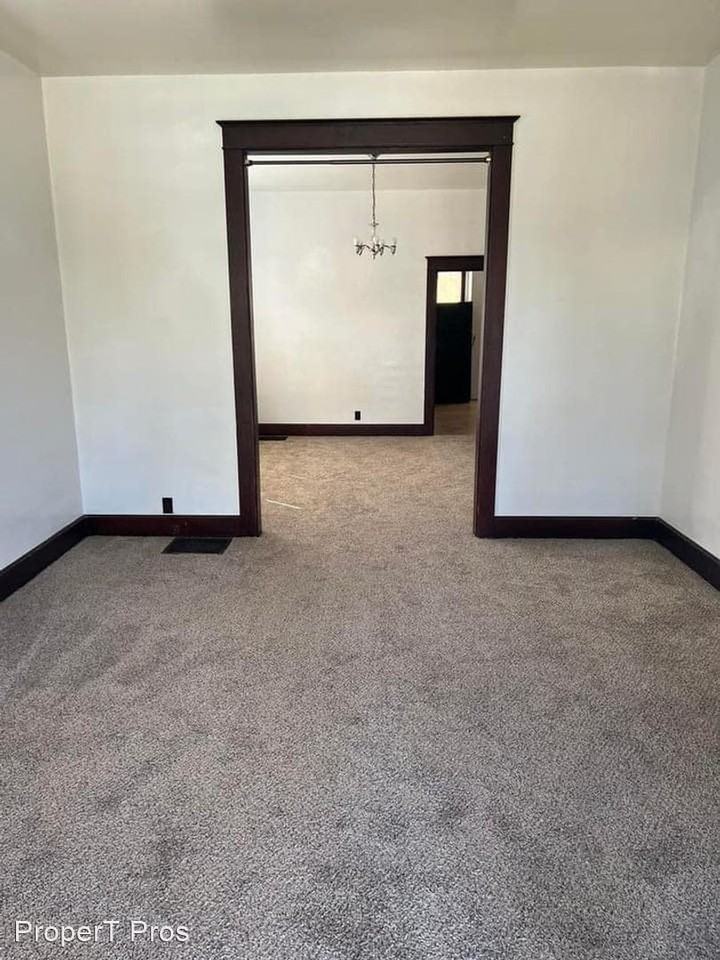 1205 E Iowa St - Photo 3 of 10