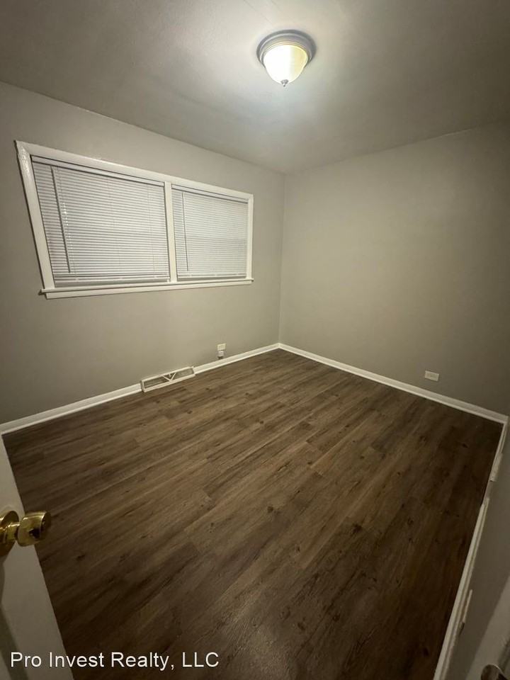 2121 W 68th Pl - Photo 3 of 10