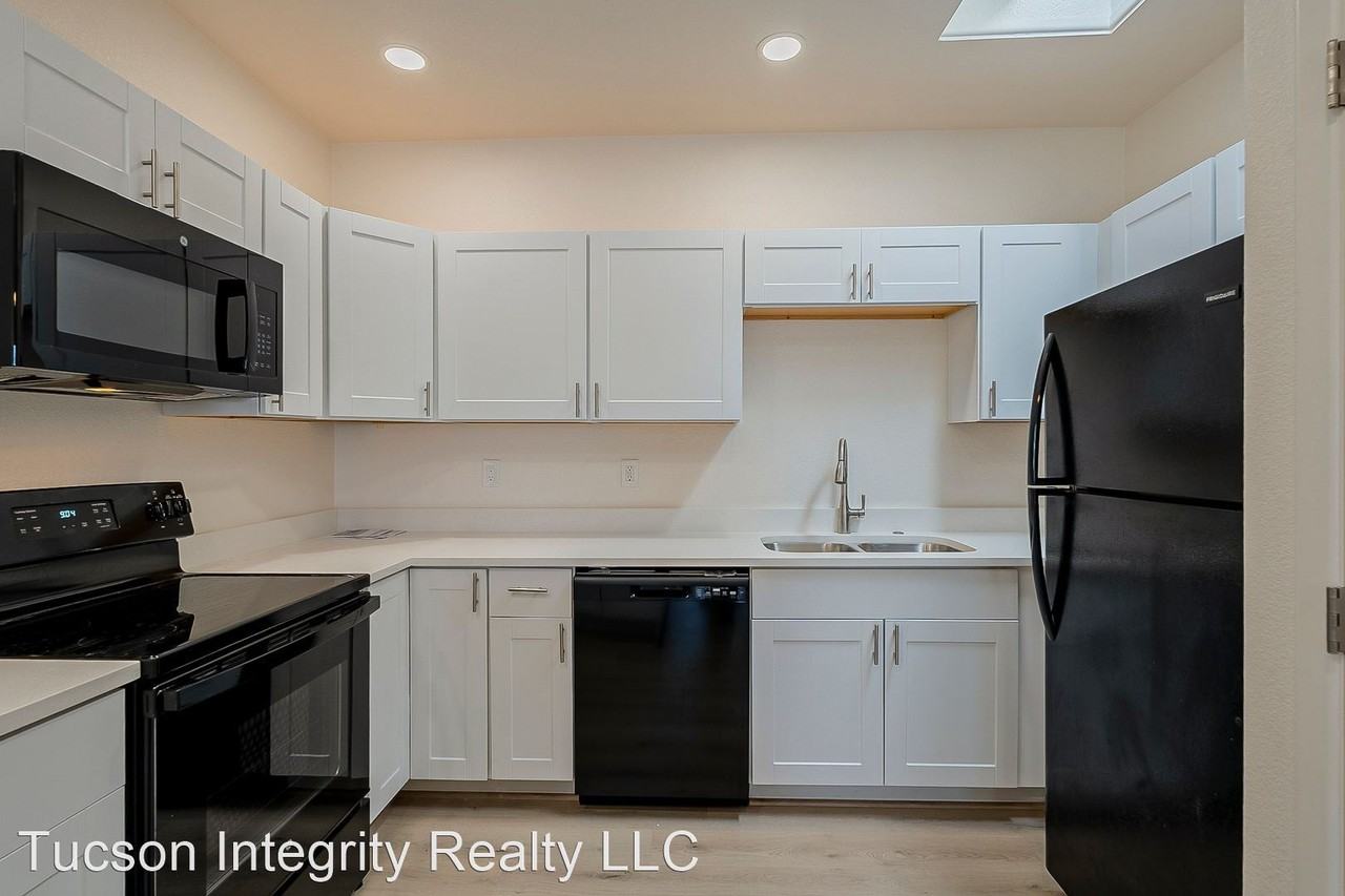 315-317 E. Lester St. - Photo 2 of 31