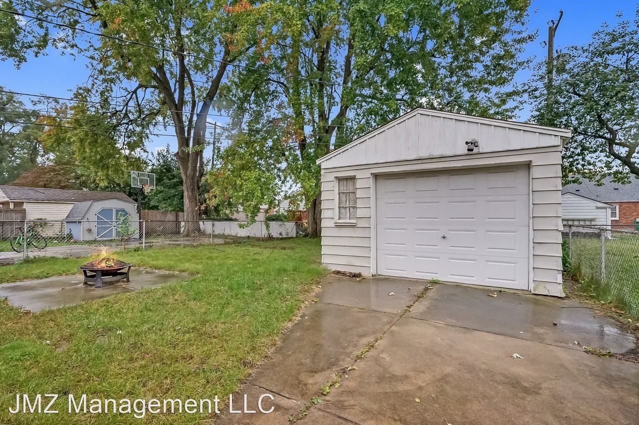 24109 Carlysle St - Photo 3 of 18