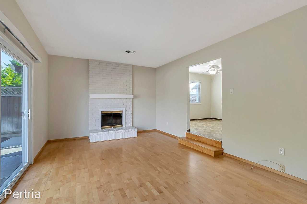 1383 Bouret Dr - Photo 2 of 6