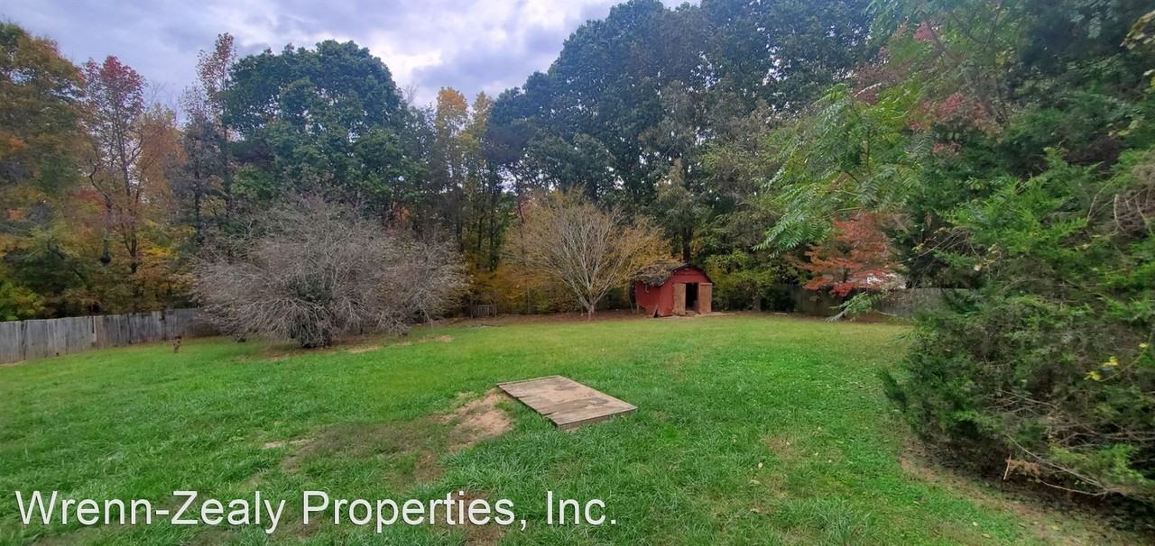 205 Lake Dr - Photo 3 of 14