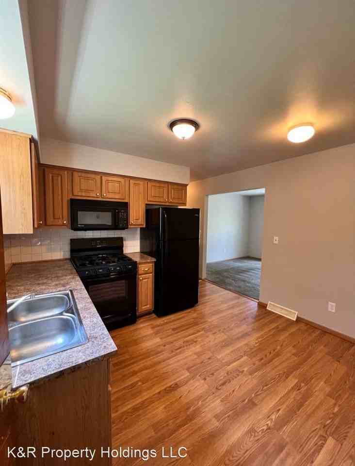 1031-1033 Caddo - Photo 2 of 14