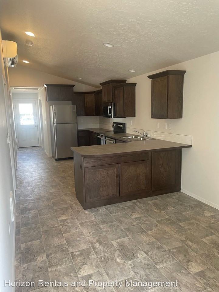 51568 Stillwell St. - Photo 2 of 11