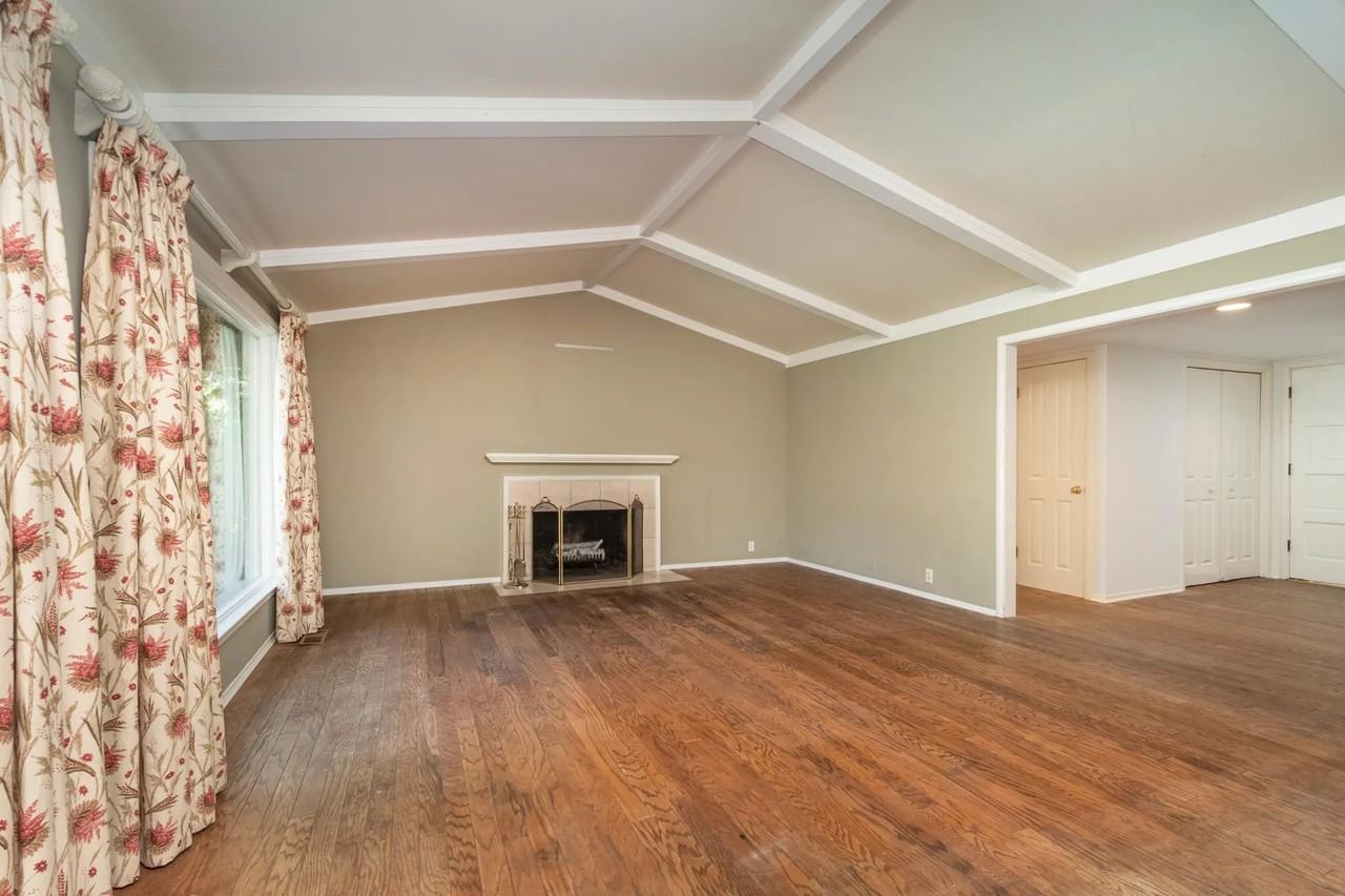 2332 Warner Range Ave - Photo 3 of 13