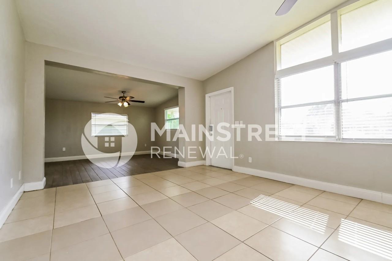 3521 Schwalbe Dr - Photo 3 of 16