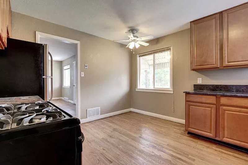 710 Macon St - Photo 7 of 26