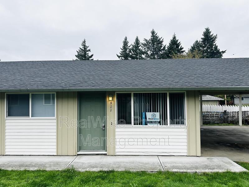 911 W 36th St - Photo 2 of 17