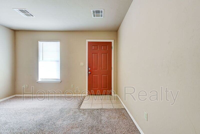 721 S Locust St - Photo 3 of 29