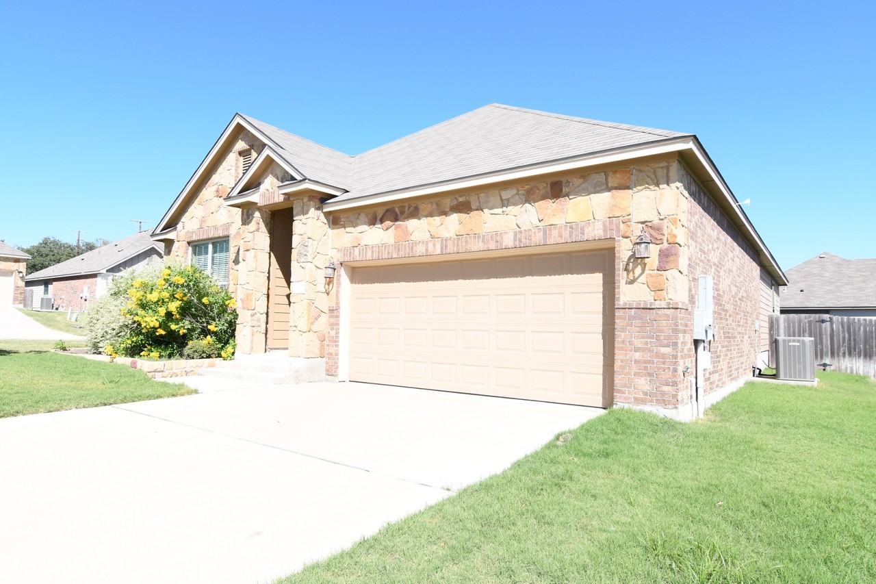 816 Wyndham Hill Pkwy - Photo 2 of 31