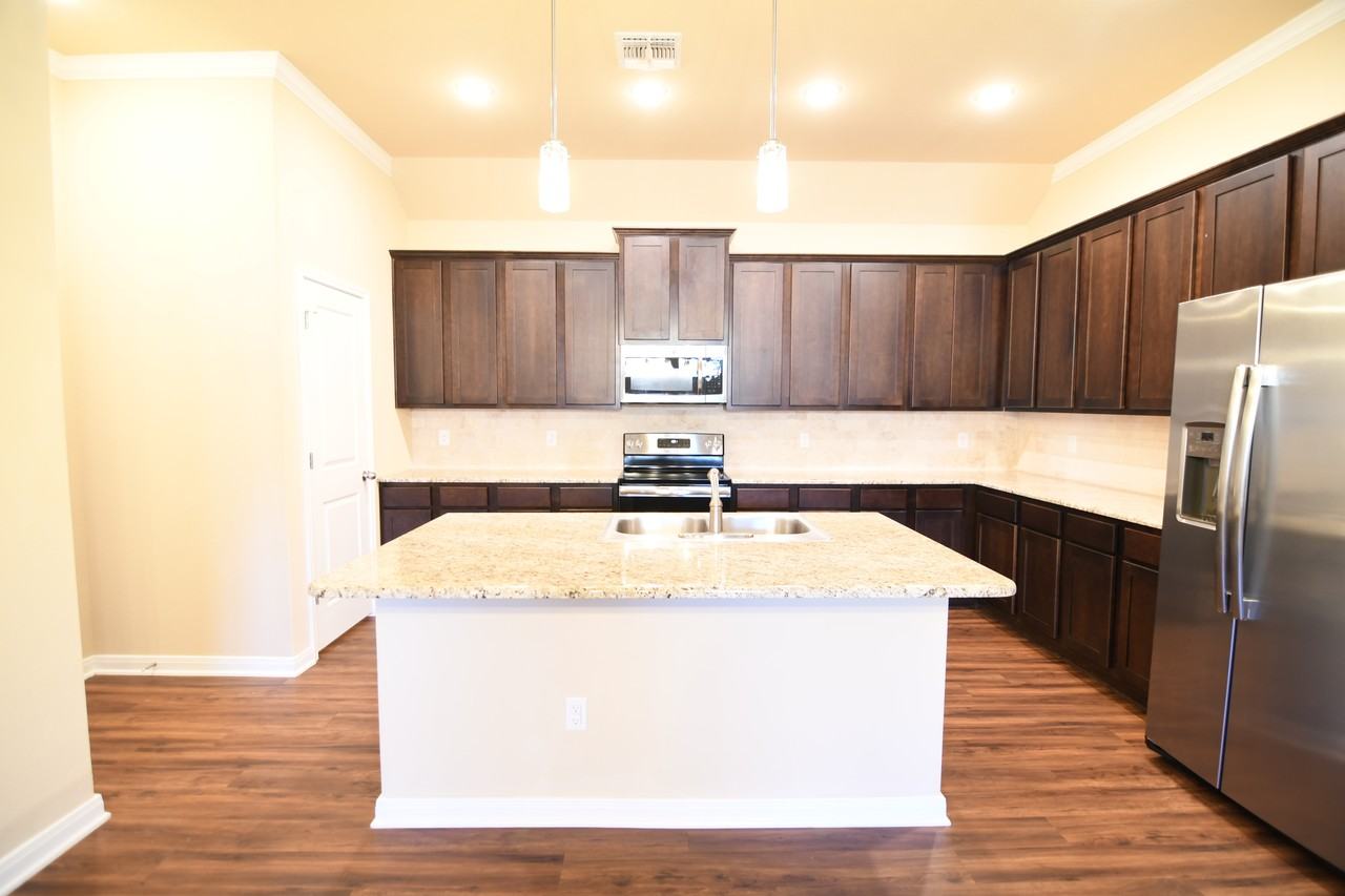 816 Wyndham Hill Pkwy - Photo 5 of 31