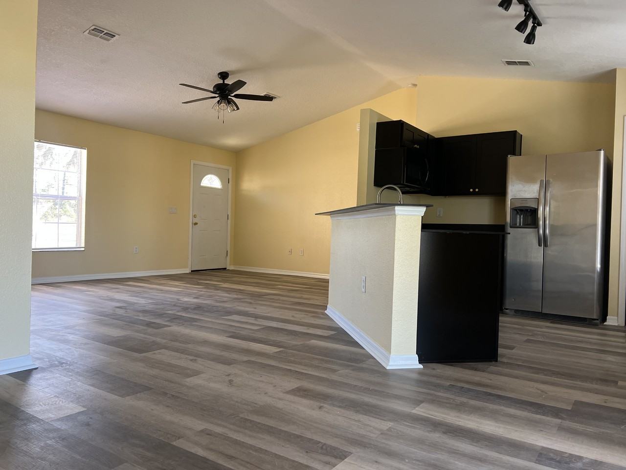 6289 Mariner Blvd - Photo 3 of 13