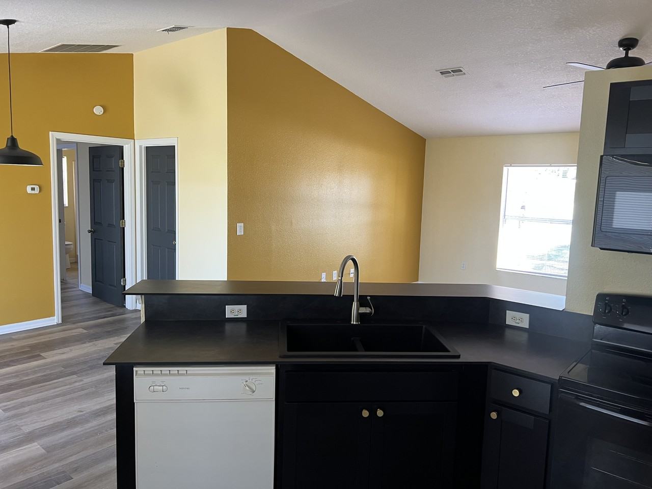 6289 Mariner Blvd - Photo 4 of 13