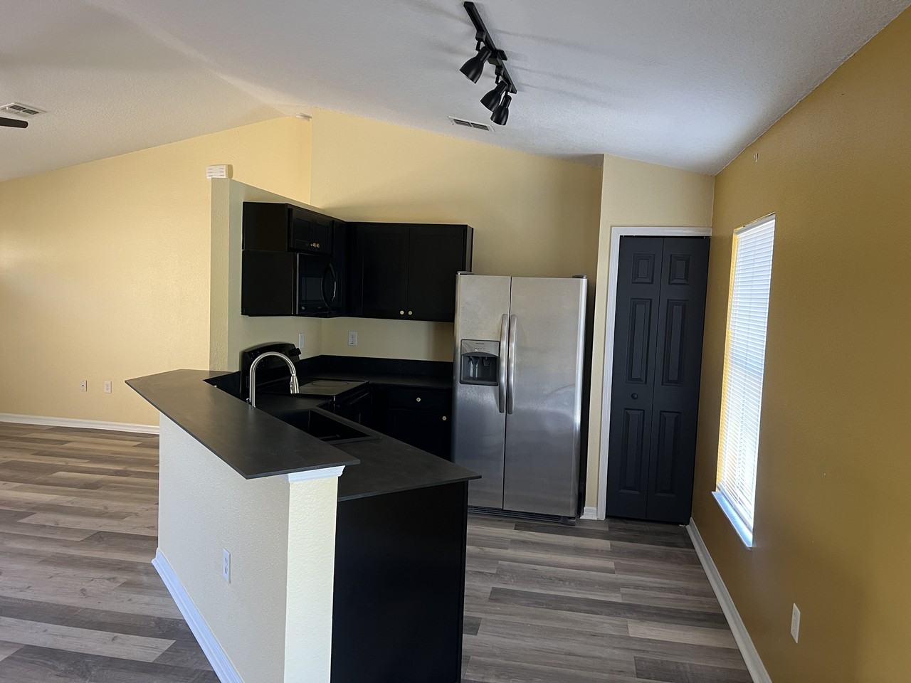 6289 Mariner Blvd - Photo 5 of 13