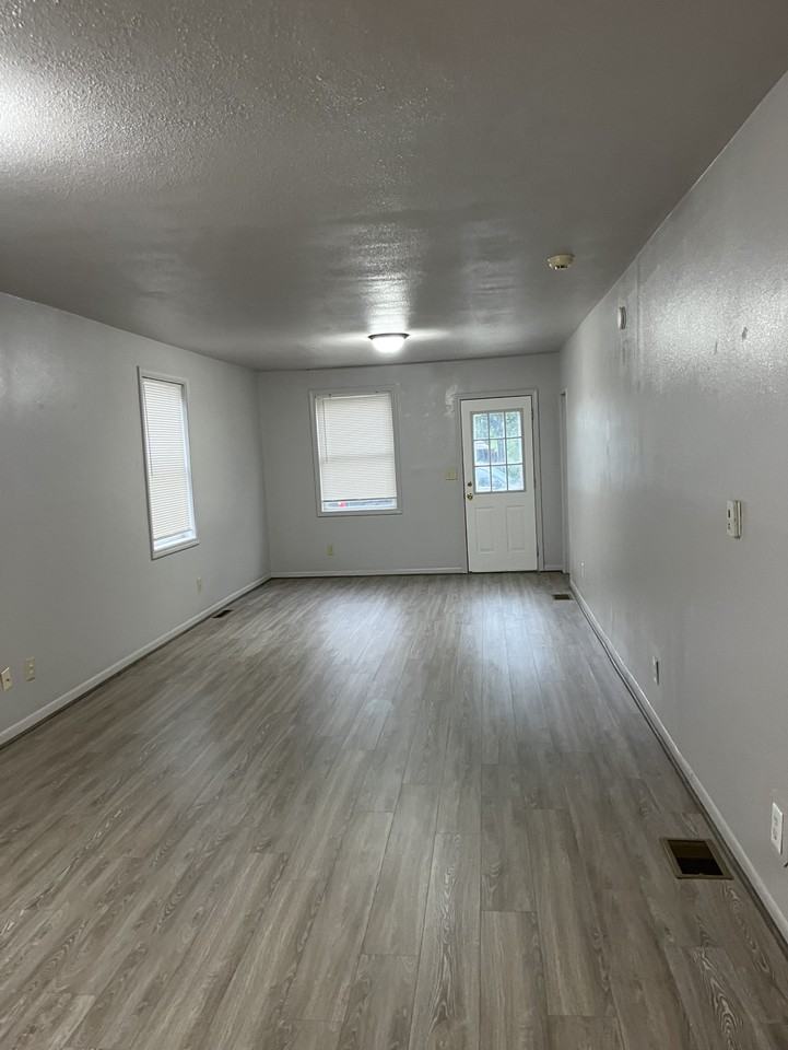 1267 Langeland Ave - Photo 3 of 17