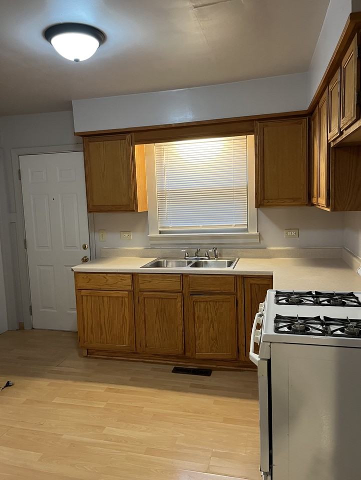 1267 Langeland Ave - Photo 5 of 17