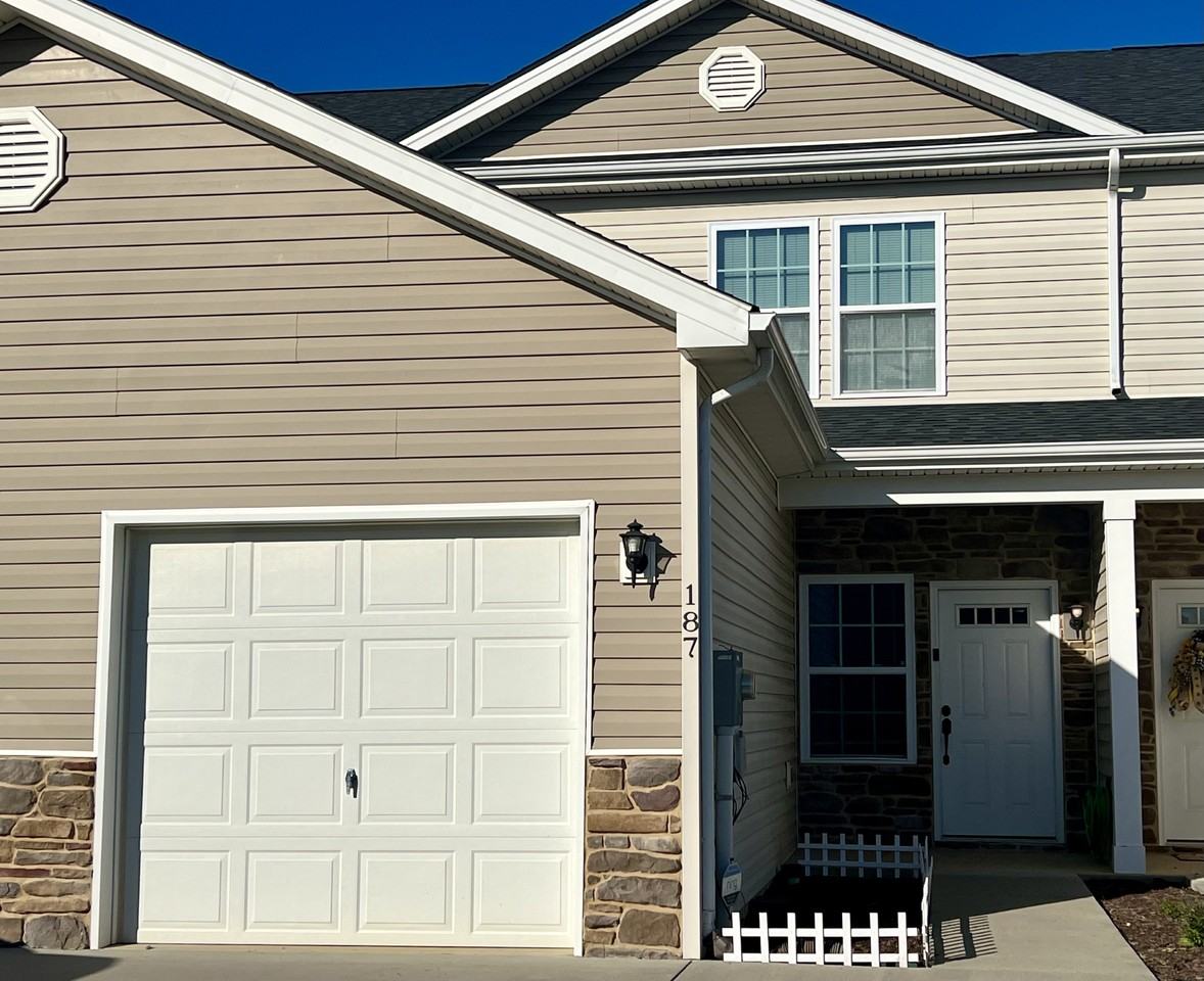 187 Continental Dr - Photo 3 of 43