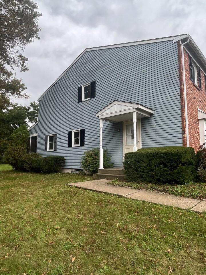 121 Theresa Ln - Photo 2 of 26