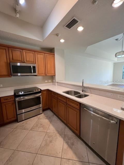 7804 Lake Vista Ct #305 - Photo 3 of 37