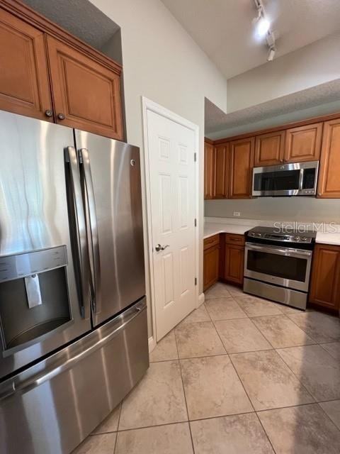 7804 Lake Vista Ct #305 - Photo 4 of 37