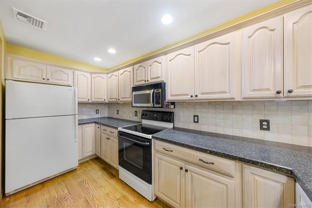 161 Willow Tree Rd, Milton, NY 12547 1 Bedroom Apartment for 1,850