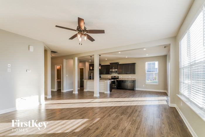 944 S Summerhaven Ct - Photo 3 of 15