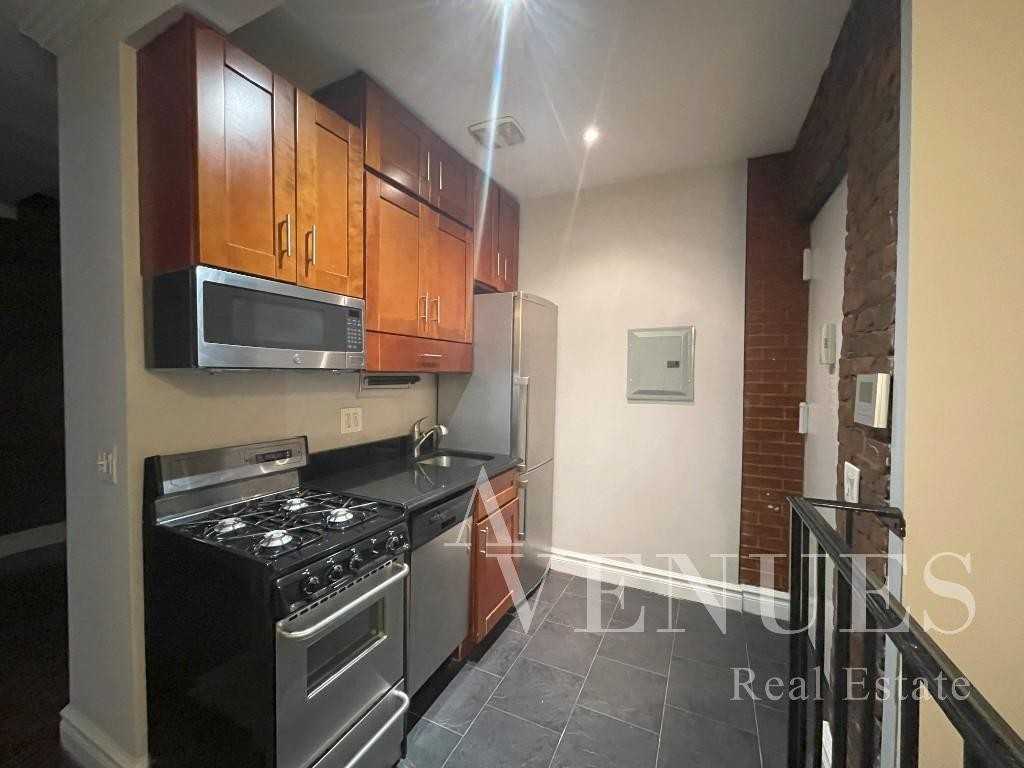 E 13th St 1B, New York, NY 10009 4 Bedroom Apartment for 7,495/month