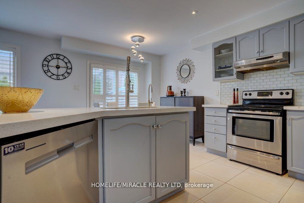 56 Adventure Crescent - Photo 3 of 13