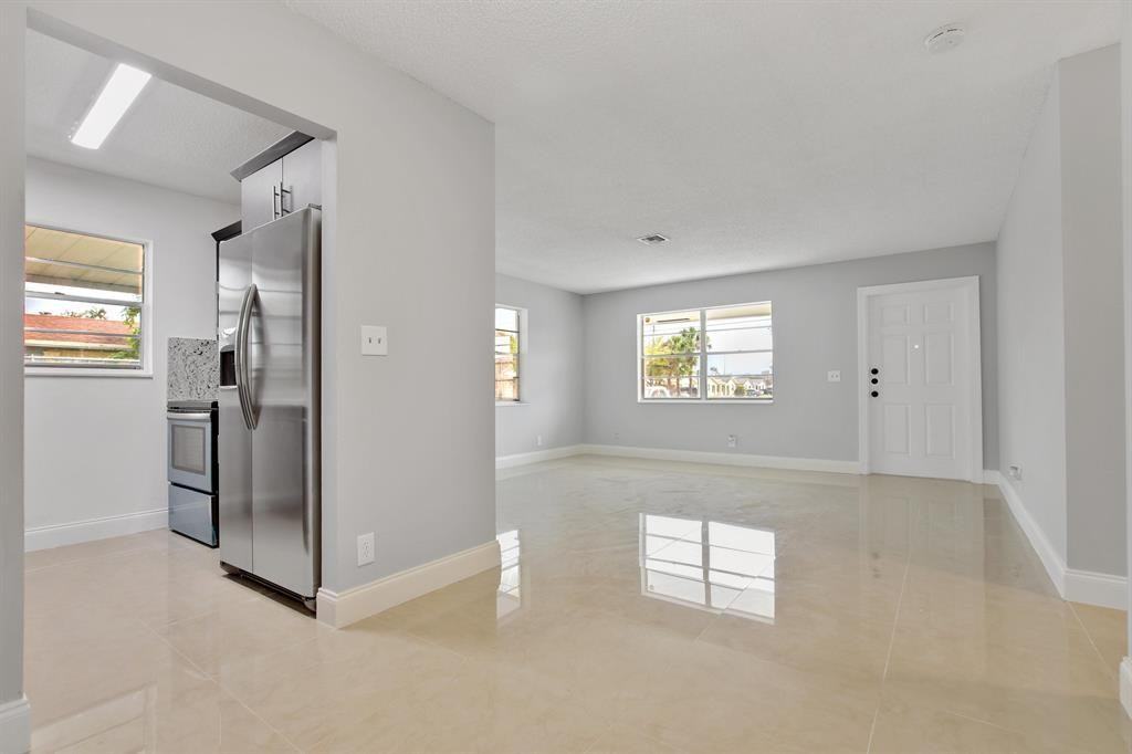 7603 Kimberly Boulevard - Photo 3 of 9