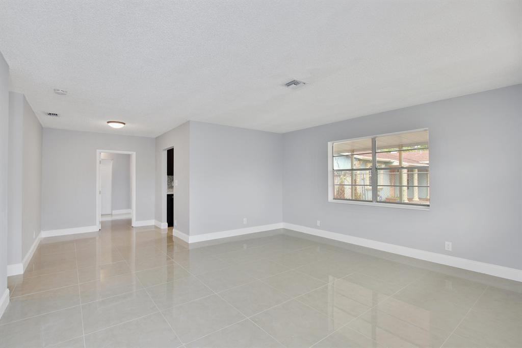 7603 Kimberly Boulevard - Photo 6 of 9