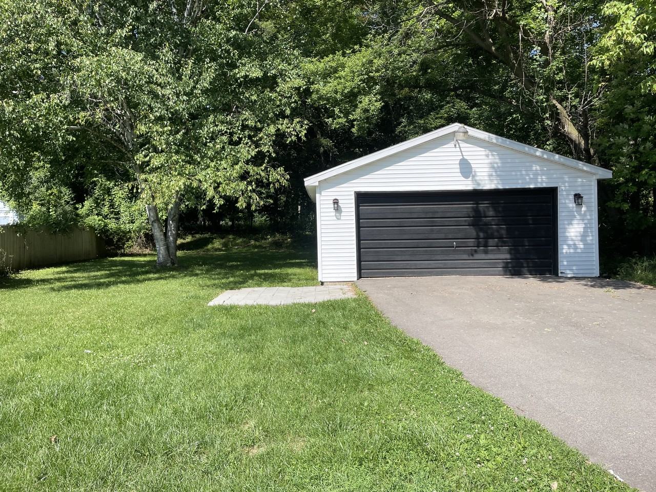 823 Oak Park Dr #NA - Photo 3 of 7