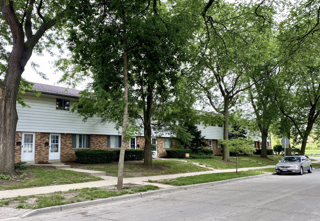 656 S 60th St #656 - Photo 2 of 8