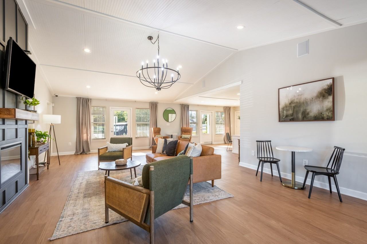 Hawthorne at the Hall - Photo 5 of 25