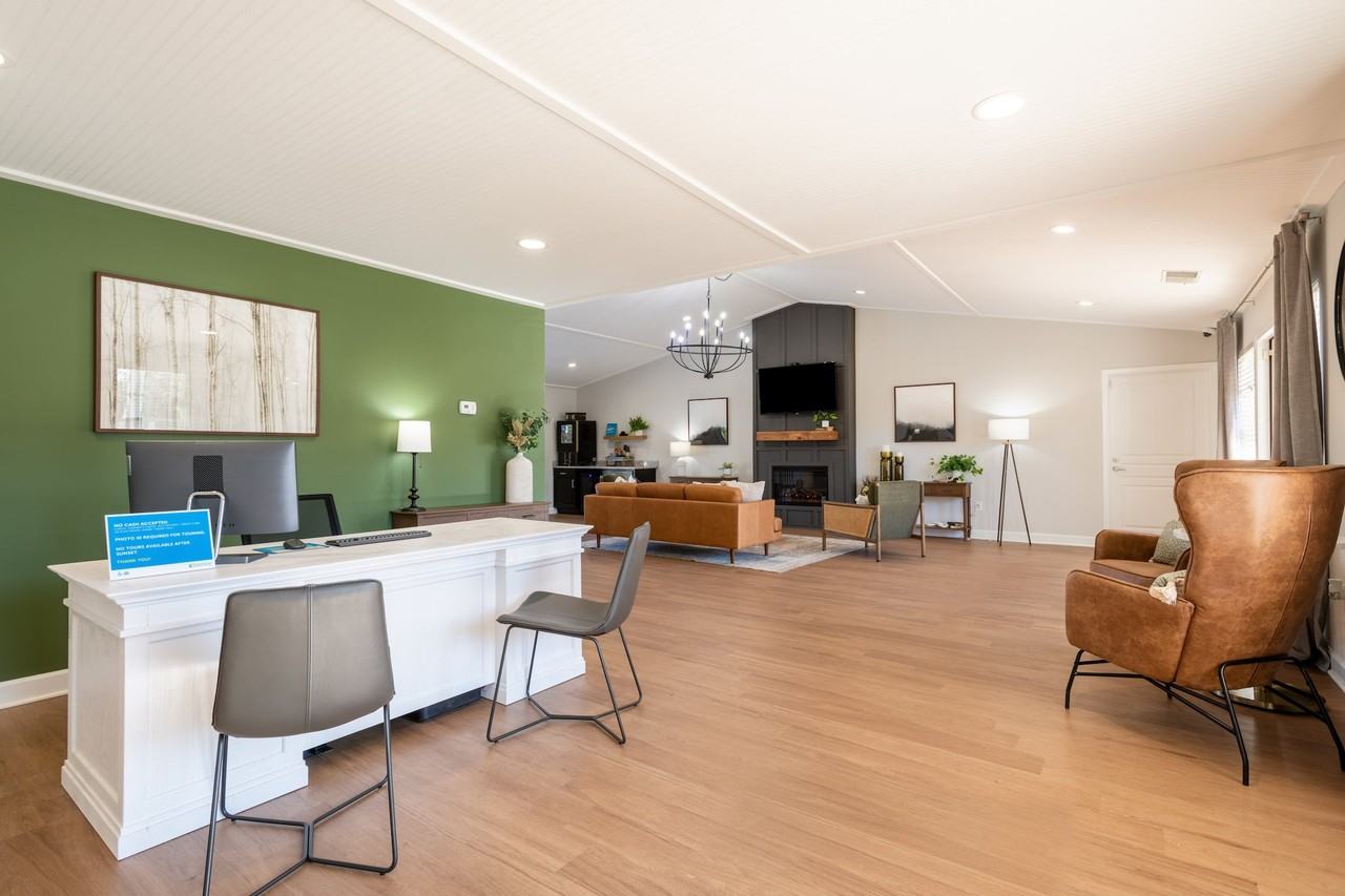 Hawthorne at the Hall - Photo 4 of 25