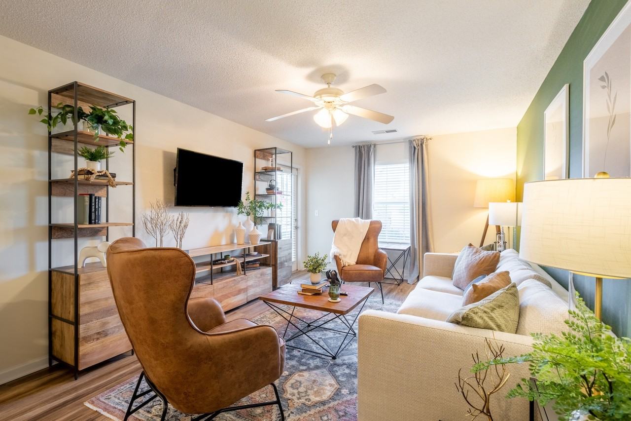 Hawthorne at the Hall - Photo 2 of 25