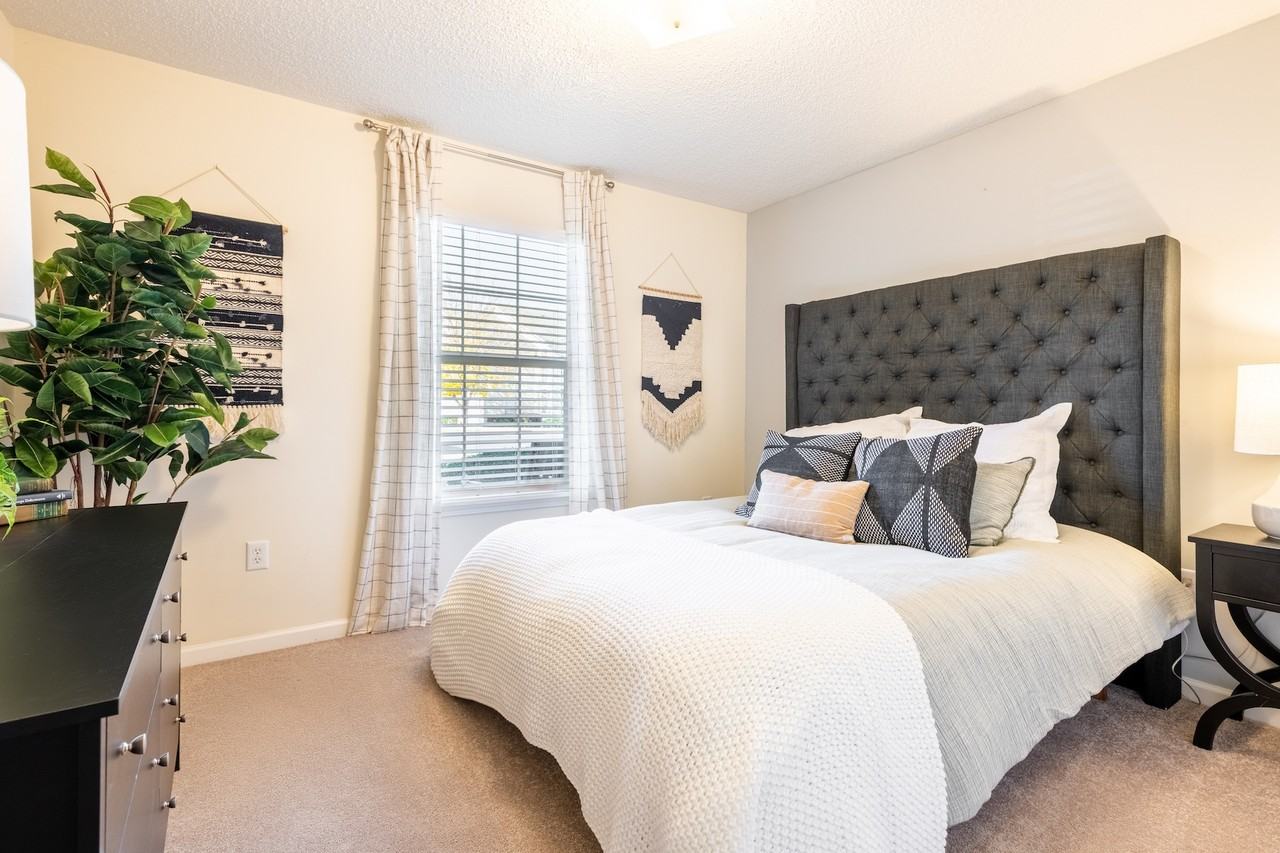 Hawthorne at the Hall - Photo 3 of 25