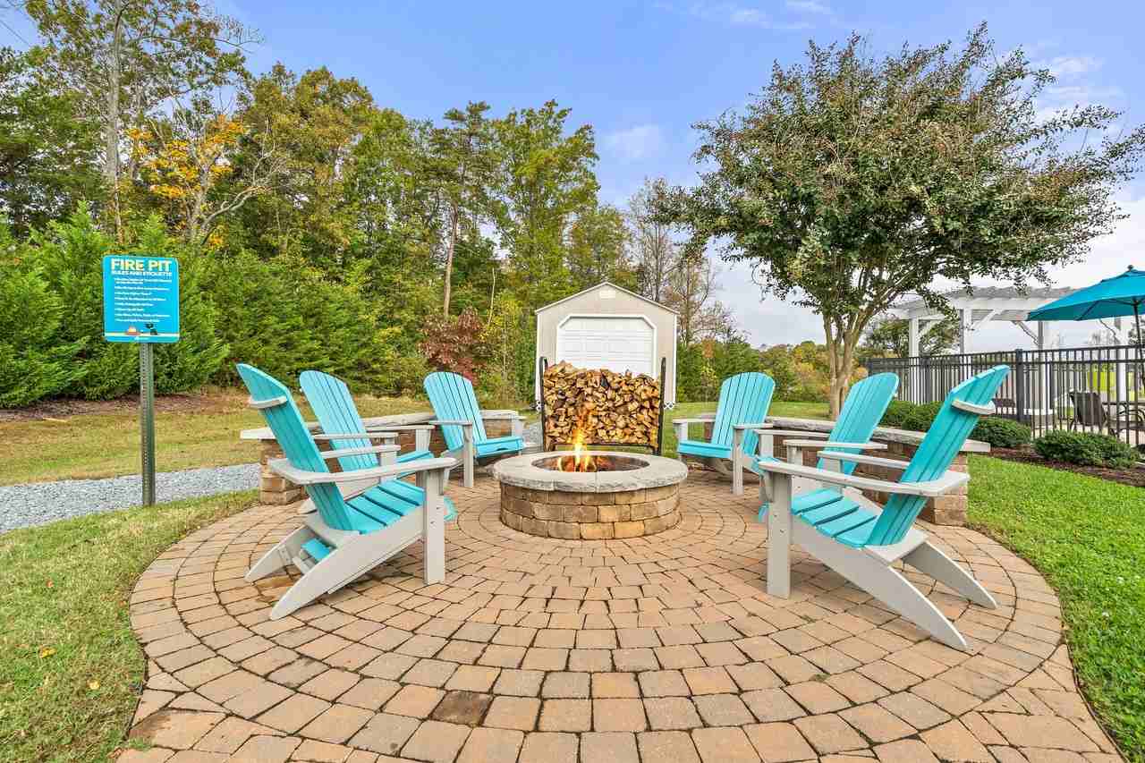 Hawthorne at the Hall - Photo 3 of 25