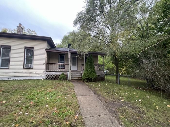 1237 6th St - Photo 2 of 5