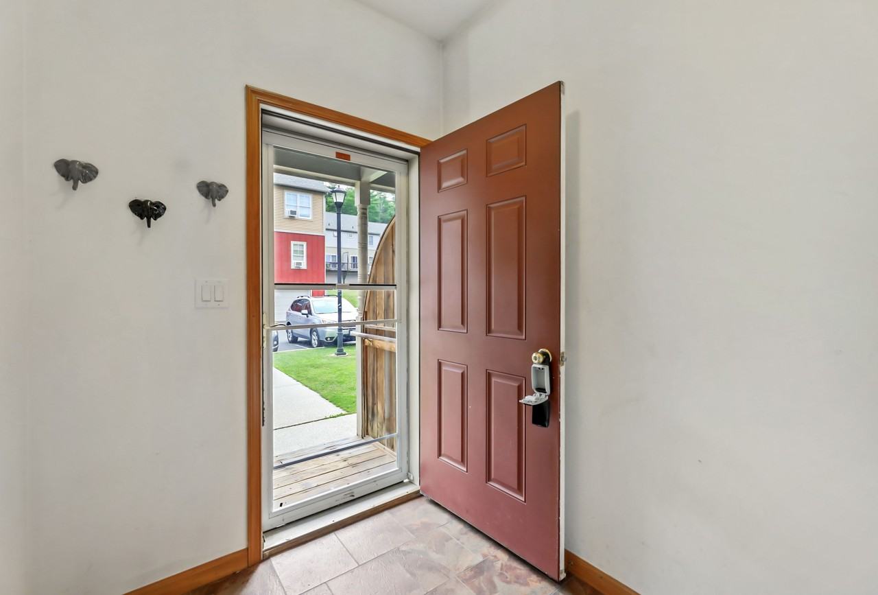 6 Rose Ct W #NA - Photo 2 of 24