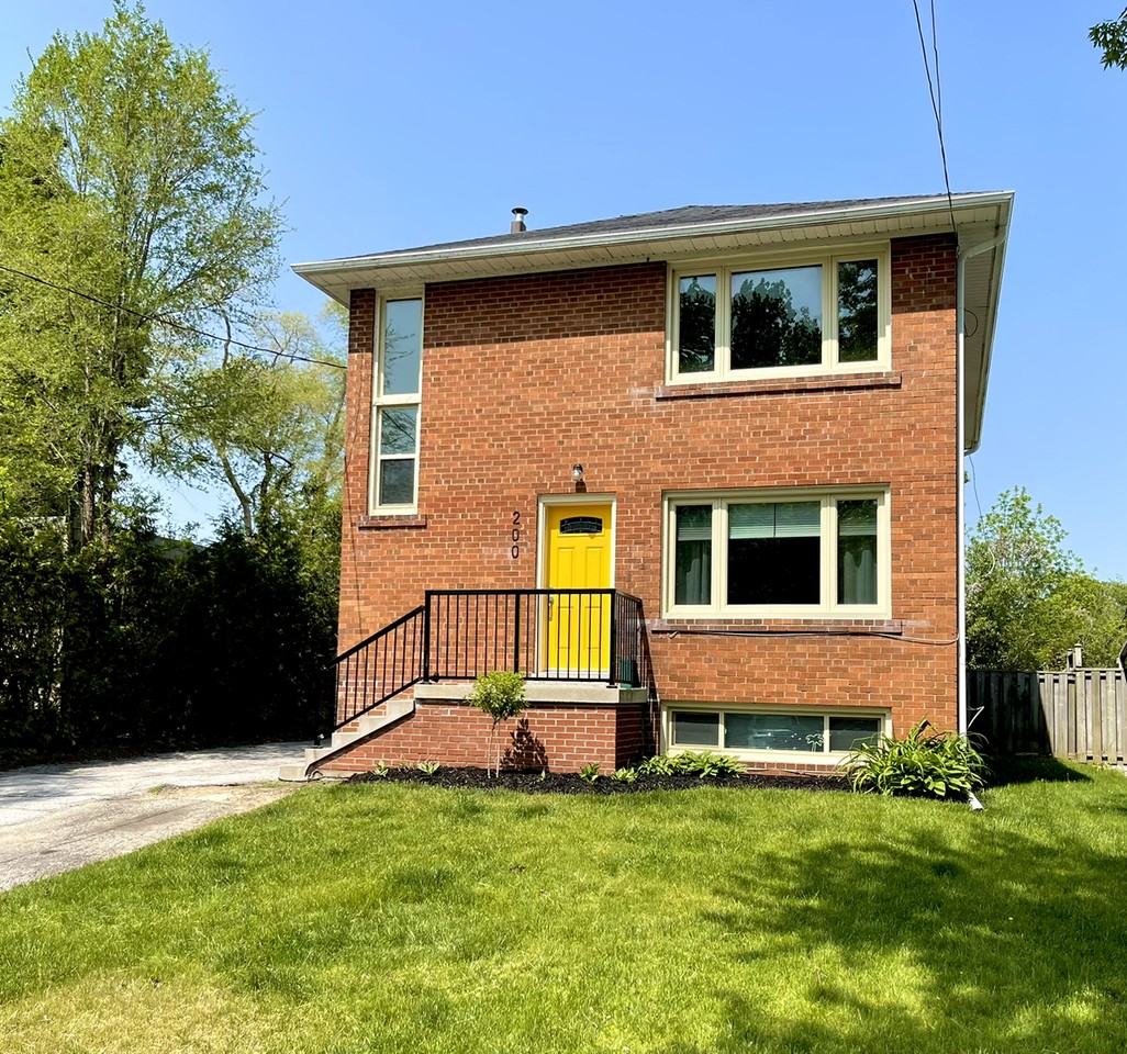 200 Queen Street West #1 - Photo 2 of 11