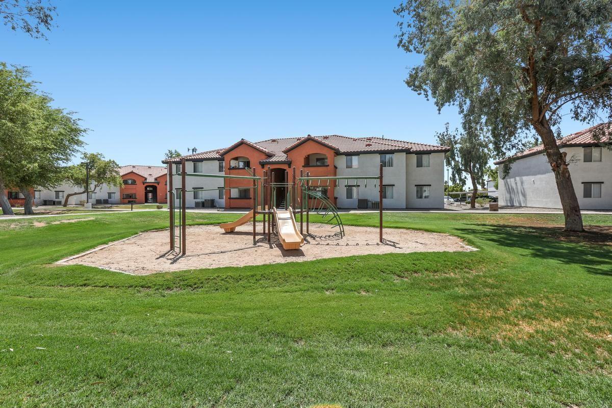 1850 S Avenue B - Photo 2 of 8